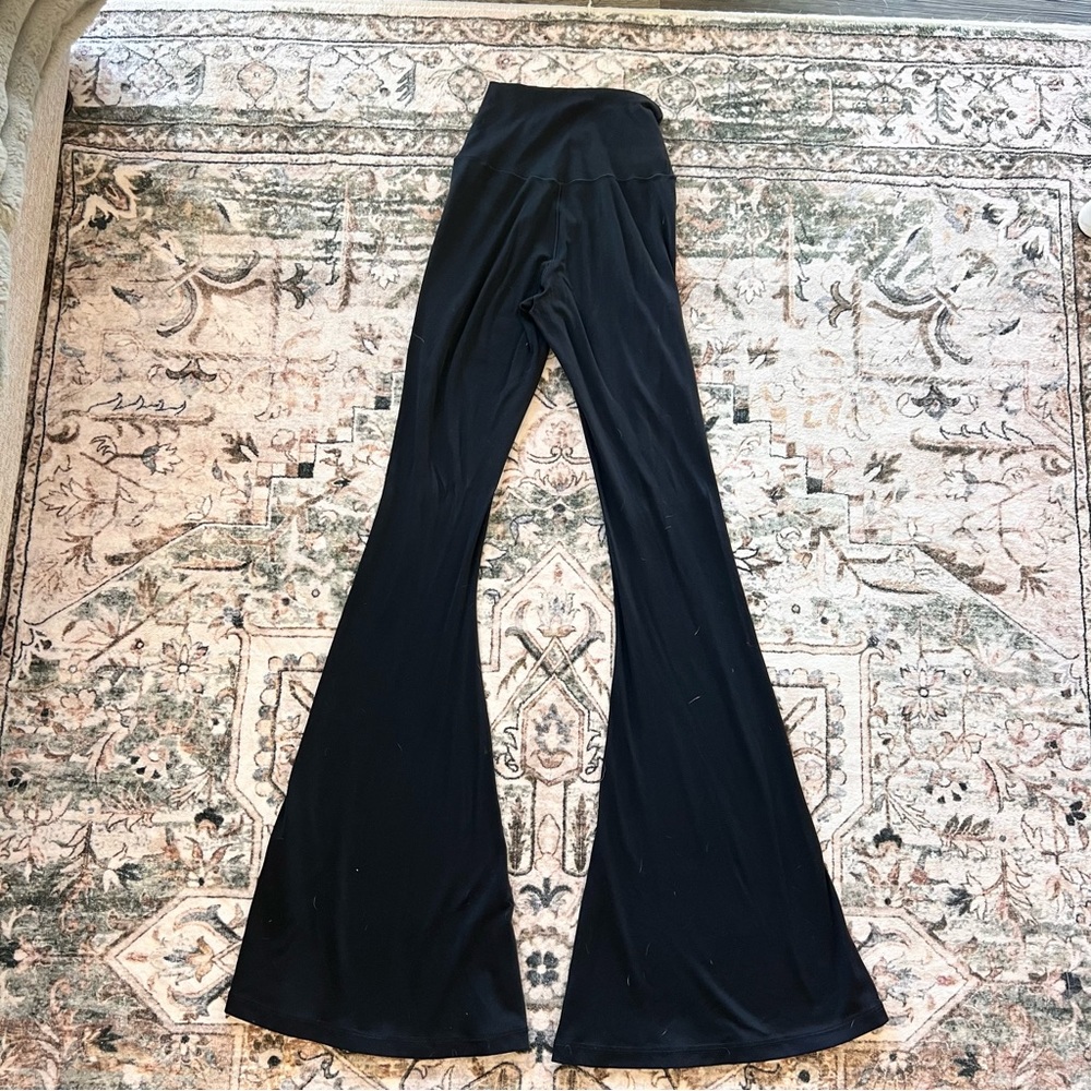 Aerie Real Me Super Flare Hi-Rise Legging- Black- XS - Picture 2 of 5